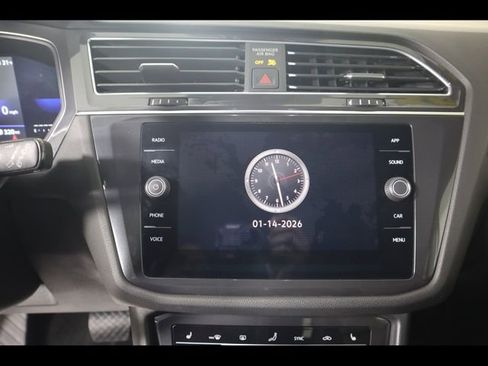 Used 2023 Volkswagen Tiguan SE w/ Panoramic Sunroof Package image 22