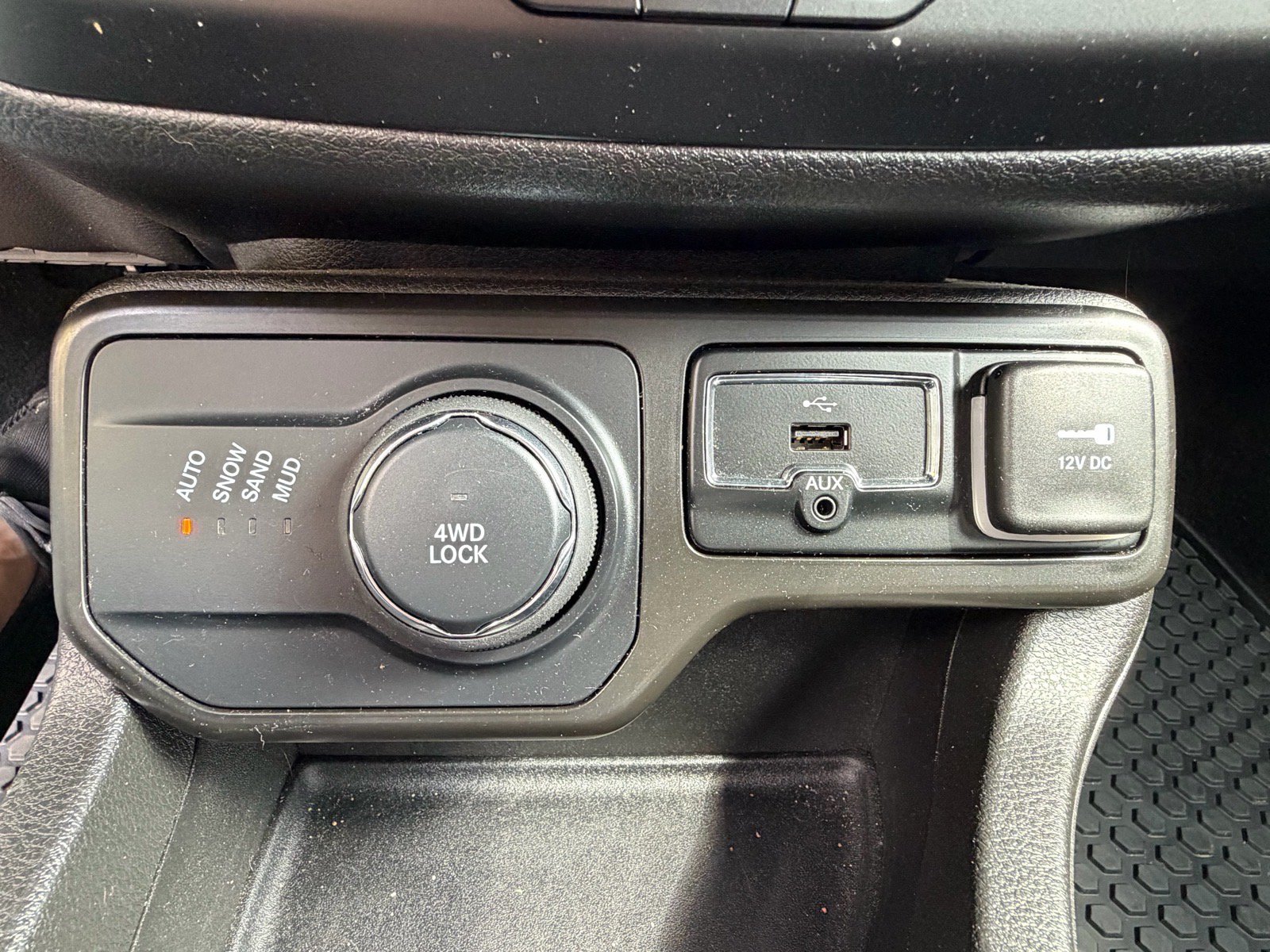 Used 2022 Jeep Renegade Latitude w/ Convenience Group AWD/4WD image 36