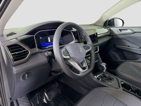 New 2026 Volkswagen Taos SE FWD image 9