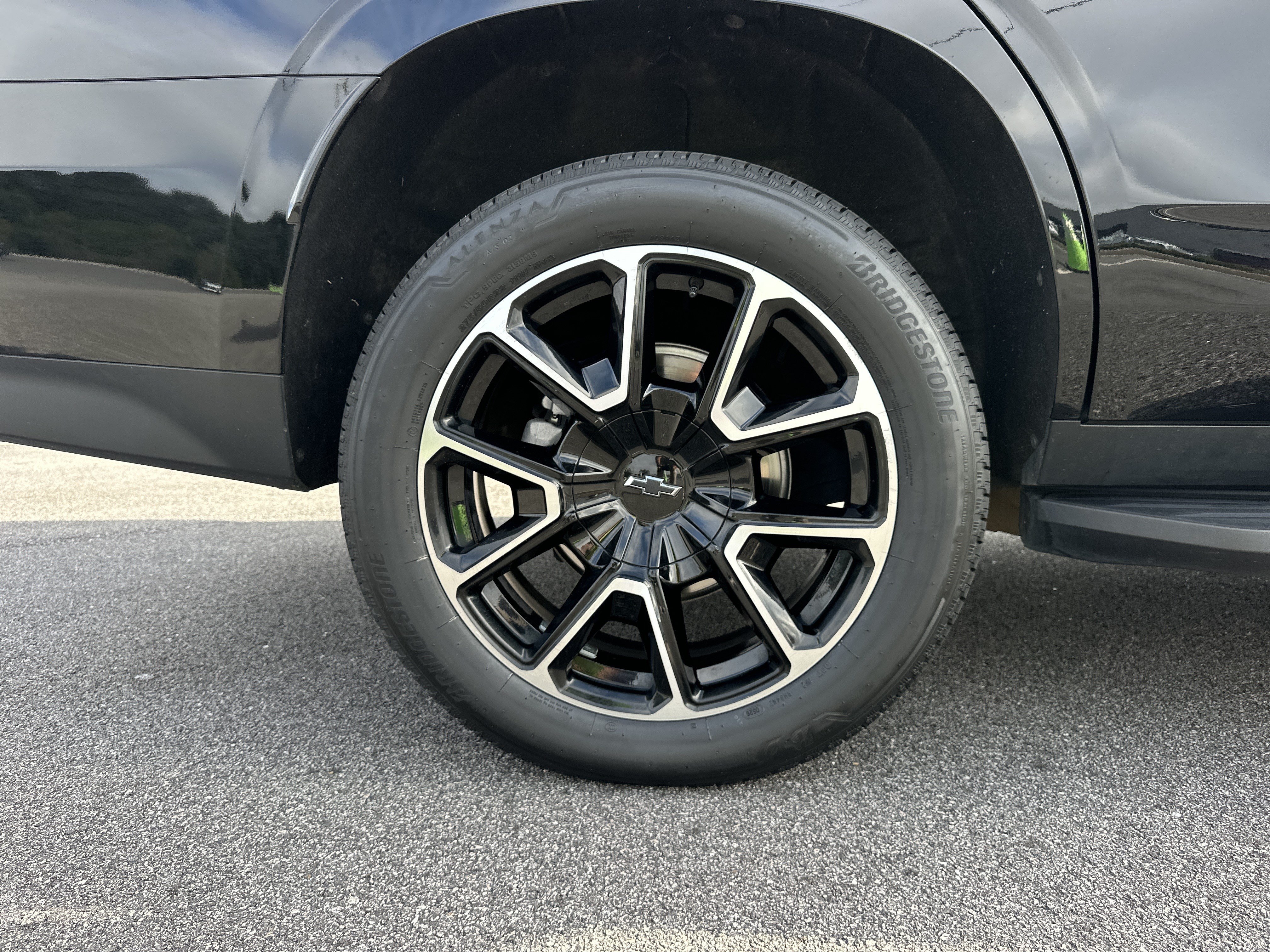 Used 2024 Chevrolet Tahoe RST w/ Luxury Package RWD image 21