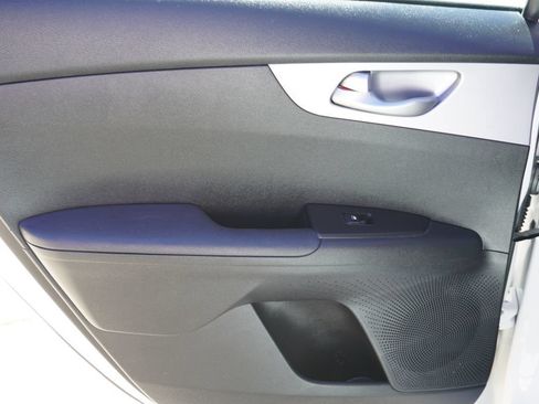 Used 2022 Kia Forte LXS FWD image 15