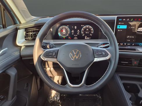 New 2026 Volkswagen Tiguan SE image 41