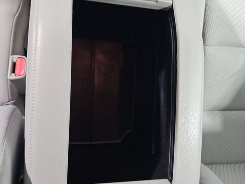 Used 2014 Toyota Highlander LE FWD image 25