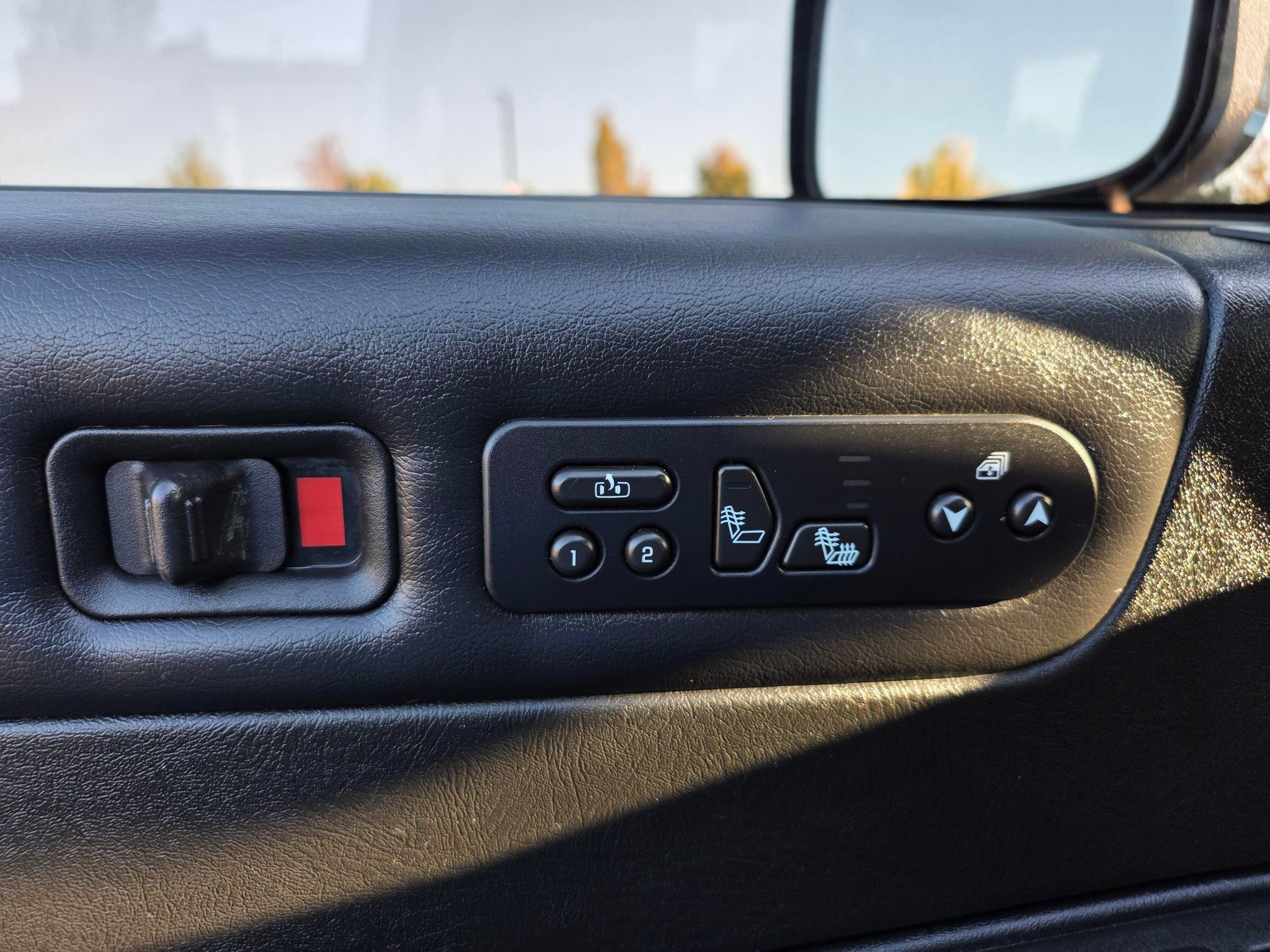 Used 2005 HUMMER H2 SUT w/ Preferred Equipment Group AWD/4WD image 24