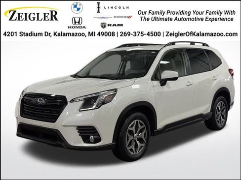Used 2023 Subaru Forester Premium image 1