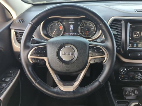 Used 2018 Jeep Cherokee Limited image 9