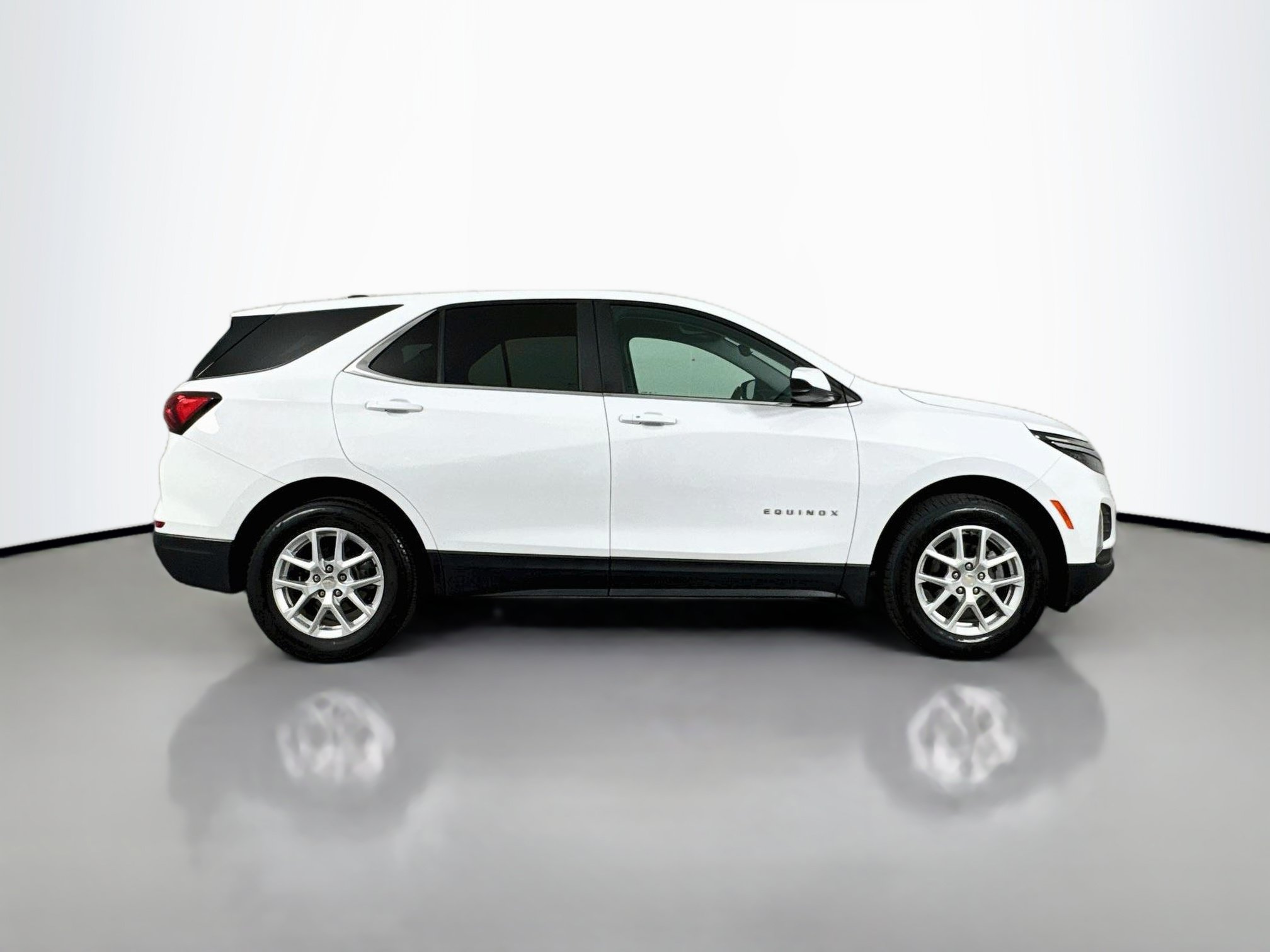 Used 2024 Chevrolet Equinox LT AWD/4WD image 8