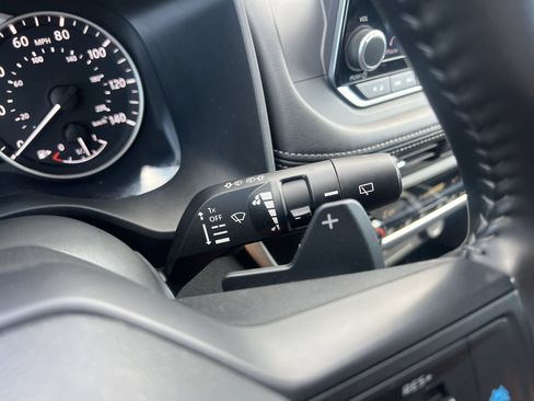 Used 2025 Nissan Rogue SV FWD image 11