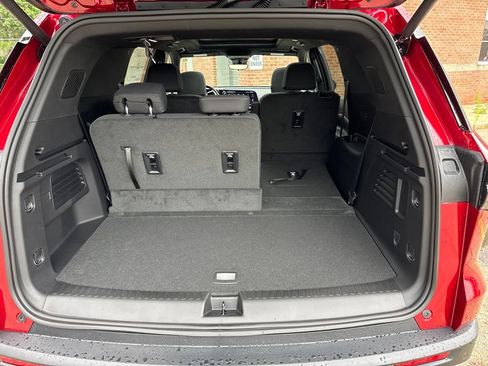 New 2026 Chevrolet Traverse LT w/ Sun and Wheel Package AWD/4WD image 9