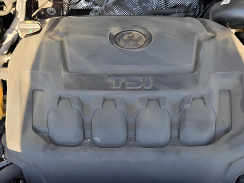 Used 2023 Volkswagen Tiguan SE R-Line image 32