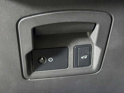 Used 2022 Land Rover Range Rover Velar R-Dynamic S image 10