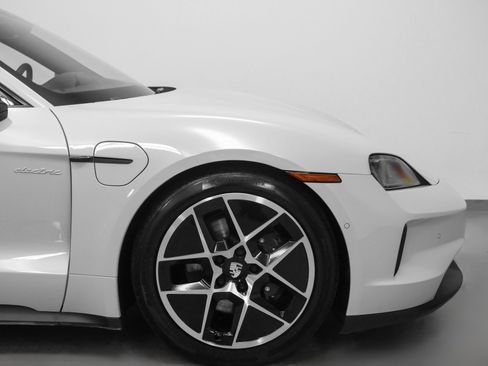 New 2025 Porsche Taycan image 18