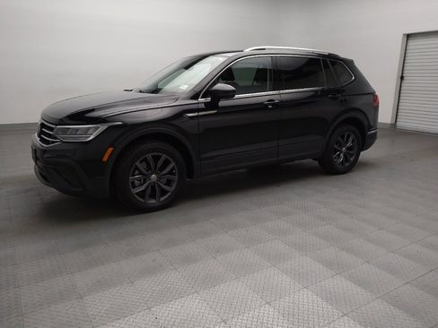 Used 2022 Volkswagen Tiguan SE image 2