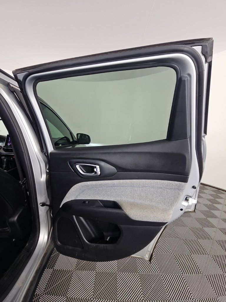 Used 2024 Jeep Compass Latitude AWD/4WD image 17