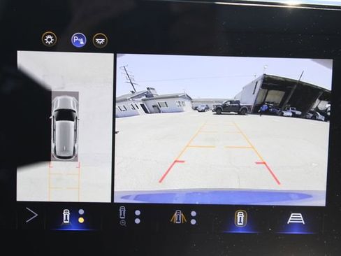 Used 2025 Chevrolet Equinox LT w/ Safety and Technology Package FWD image 27