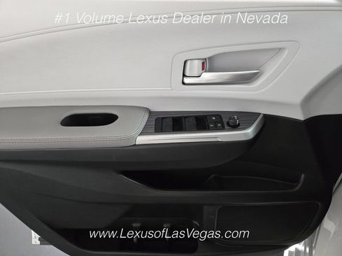 Used 2026 Toyota Sienna XLE FWD image 27