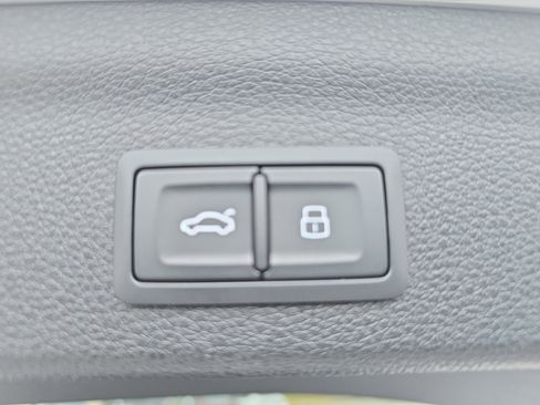 Certified 2025 Audi Q3 2.0T Premium w/ Convenience Package image 13