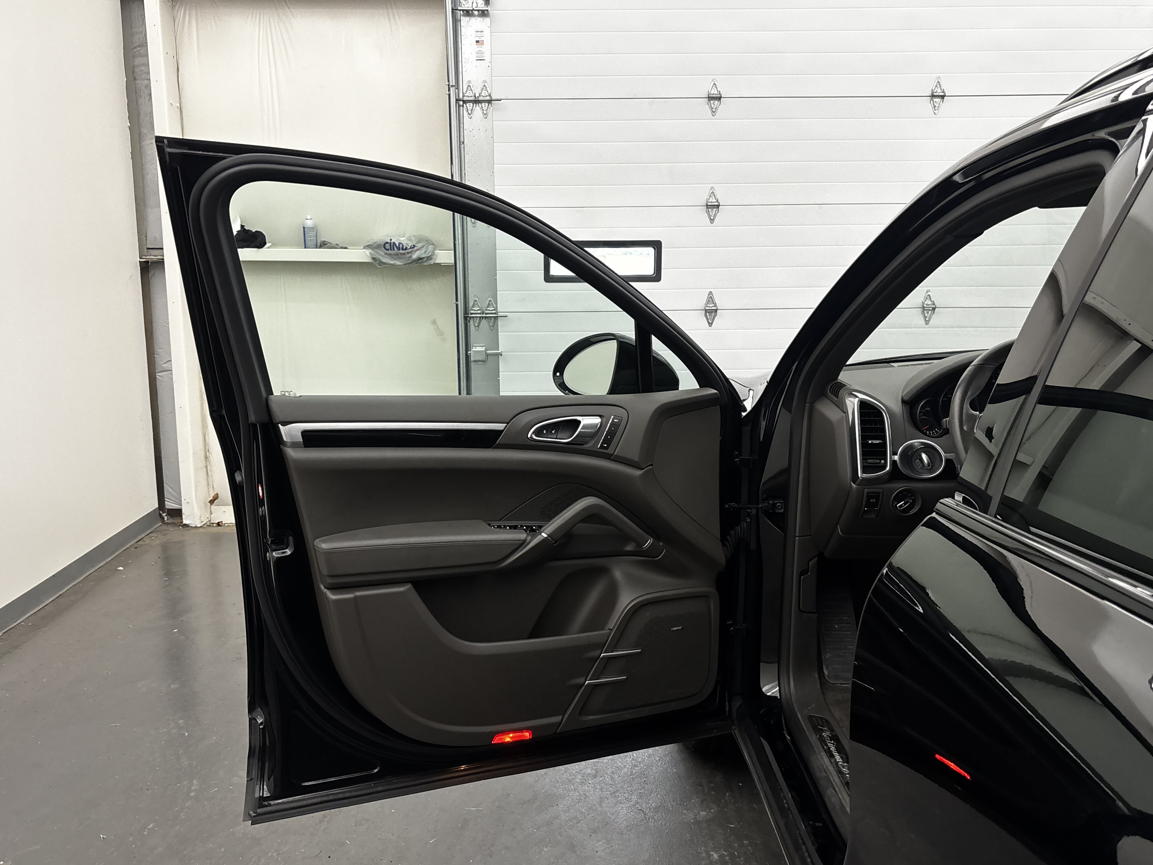 Used 2018 Porsche Cayenne Platinum Edition AWD/4WD image 10