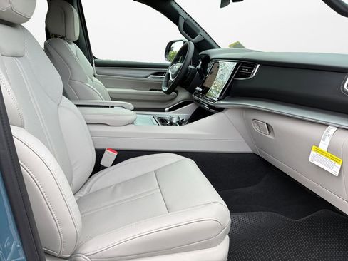 New 2026 Jeep Grand Wagoneer Limited AWD/4WD image 24