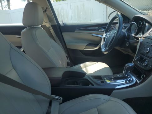 Used 2012 Buick Regal Leather FWD image 11