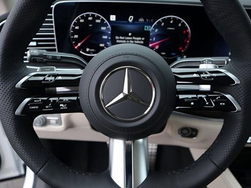 New 2026 Mercedes-Benz GLS 450 4MATIC image 40