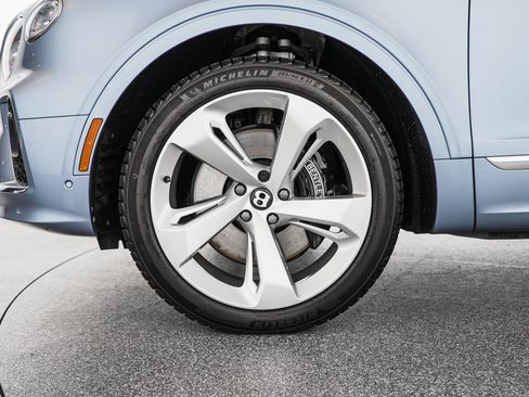 Certified 2023 Bentley Bentayga AWD/4WD image 6
