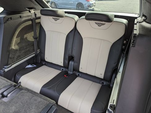Used 2018 Bentley Bentayga AWD/4WD image 44