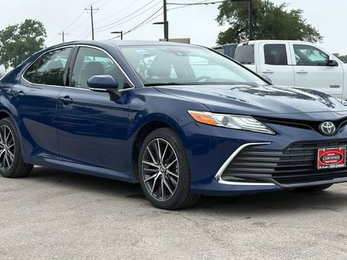 Certified 2024 Toyota Camry XLE FWD image 3