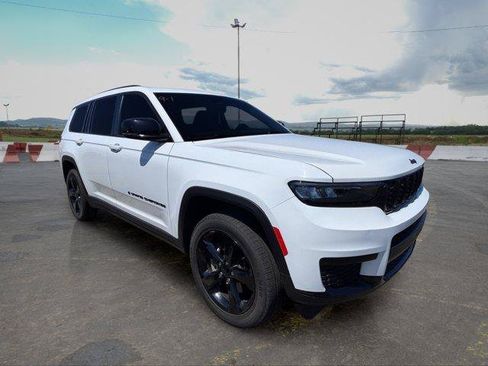 Used 2023 Jeep Grand Cherokee L Laredo AWD/4WD image 5