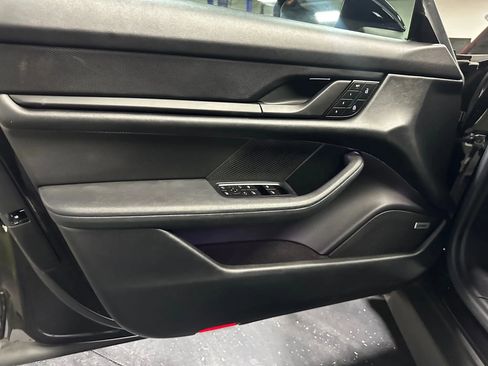 Used 2022 Porsche Taycan image 12