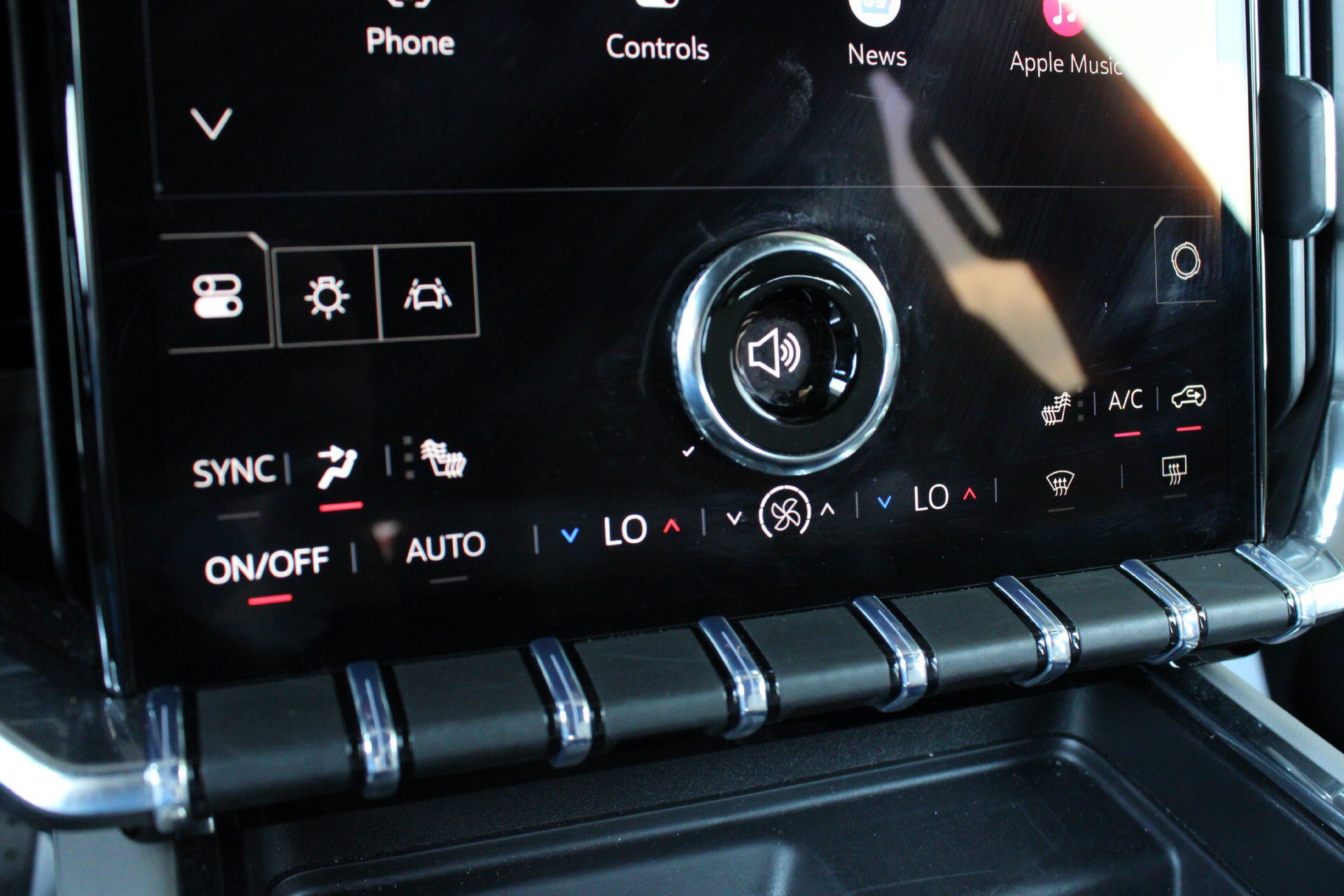 Used 2026 GMC Acadia Elevation w/ Elevation Premium Package FWD image 39
