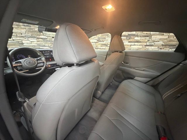 Certified 2023 Hyundai Elantra SEL w/ Preferred Accessory Package FWD image 28