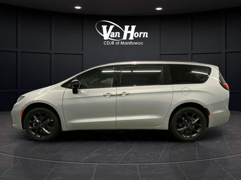 New 2026 Chrysler Pacifica Limited w/ S Appearance Package AWD/4WD image 13