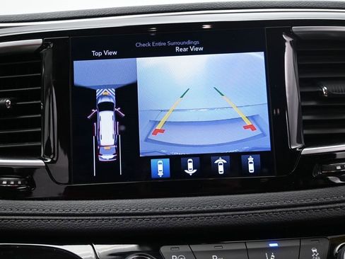 Used 2017 Chrysler Pacifica Platinum image 27