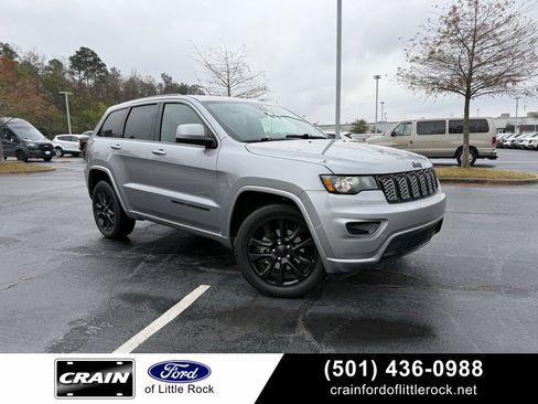 Used 2019 Jeep Grand Cherokee Altitude image 1