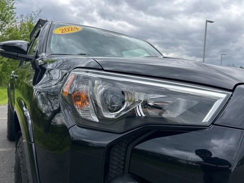 Certified 2024 Toyota 4Runner TRD Off-Road Premium w/ 4Runner Black Package (TMS) AWD/4WD image 30
