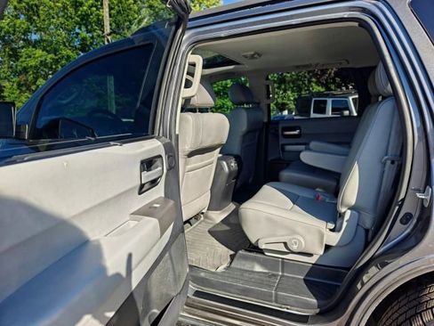 Used 2014 Toyota Sequoia Limited AWD/4WD image 32