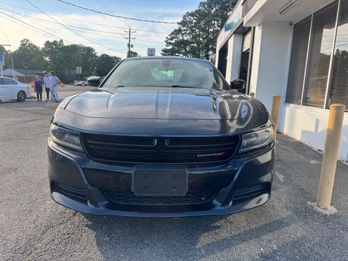 Used 2016 Dodge Charger SE w/ Blacktop Package RWD image 2