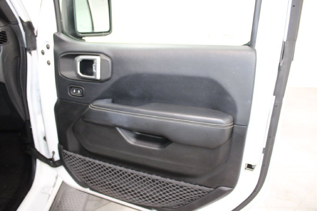 Used 2018 Jeep Wrangler Unlimited Sahara AWD/4WD image 23