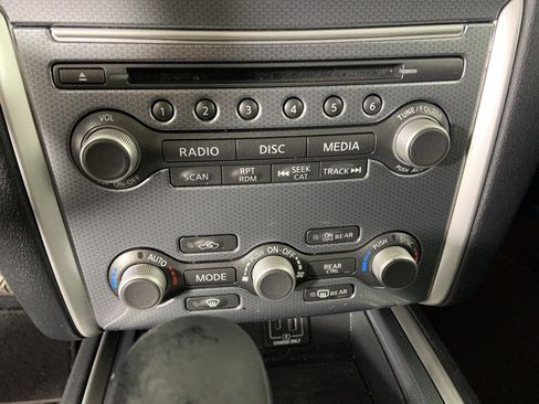Used 2019 Nissan Pathfinder SL image 14