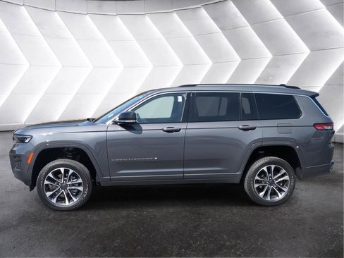Used 2023 Jeep Grand Cherokee L Overland w/ Advanced Protech Group III AWD/4WD image 3