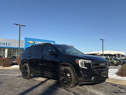 Certified 2022 GMC Terrain AT4 image 3
