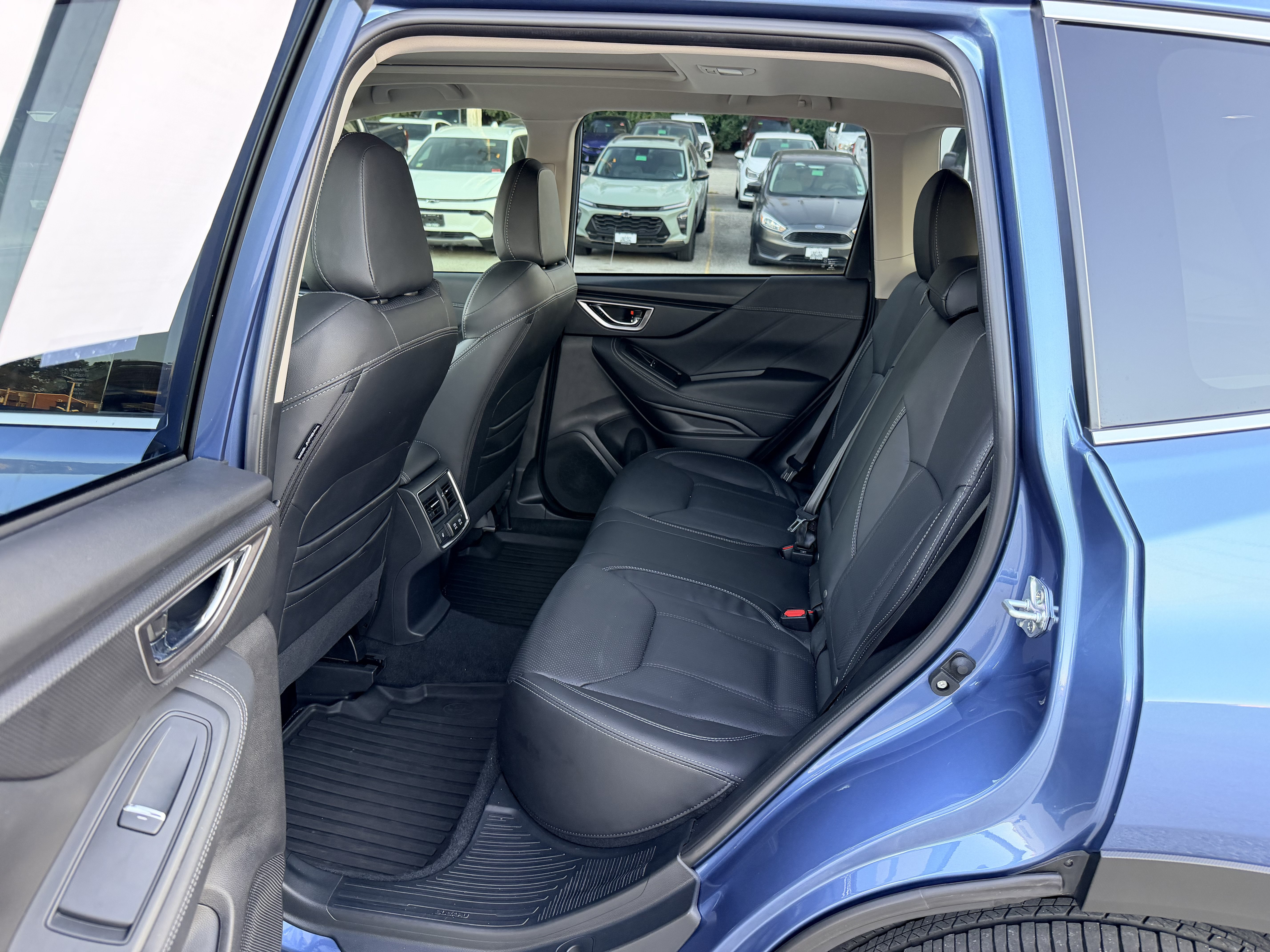 Used 2024 Subaru Forester Touring w/ Convenience Package AWD/4WD image 12