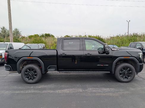 Used 2025 GMC Sierra 2500 AT4 w/ AT4 Premium Plus Package AWD/4WD image 9