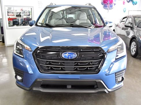 Used 2024 Subaru Forester Premium image 3