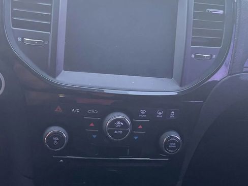 Used 2013 Chrysler 300 S image 34