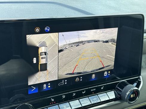 Used 2024 Chevrolet Colorado ZR2 w/ Technology Package image 17