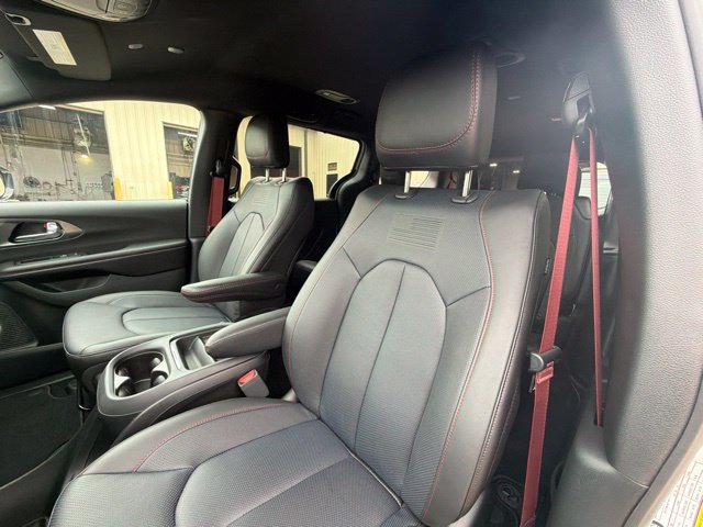 New 2027 Chrysler Pacifica Select FWD image 23