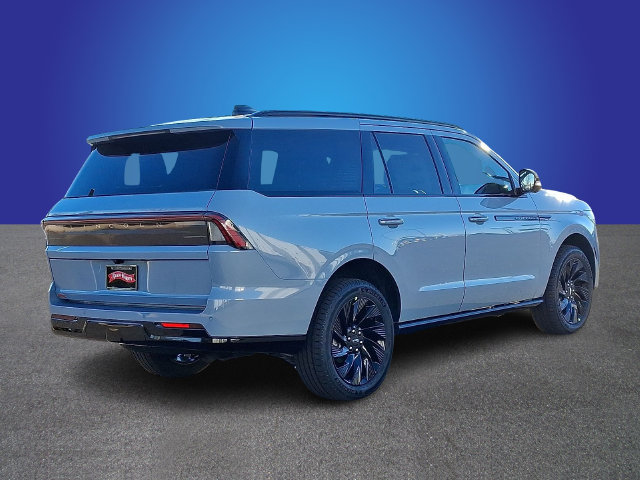New 2025 Lincoln Navigator Reserve w/ Jet Appearance Package AWD/4WD image 3