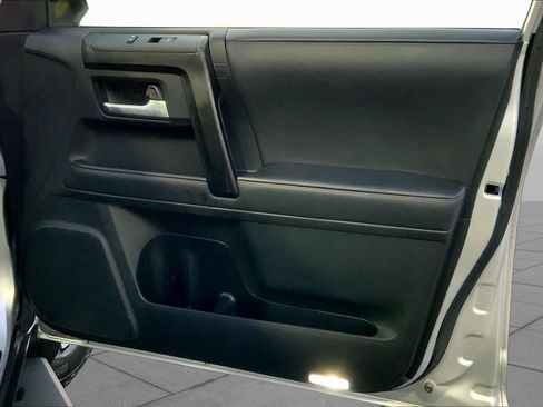 Used 2020 Toyota 4Runner TRD Off-Road Premium w/ Moonroof Package AWD/4WD image 22